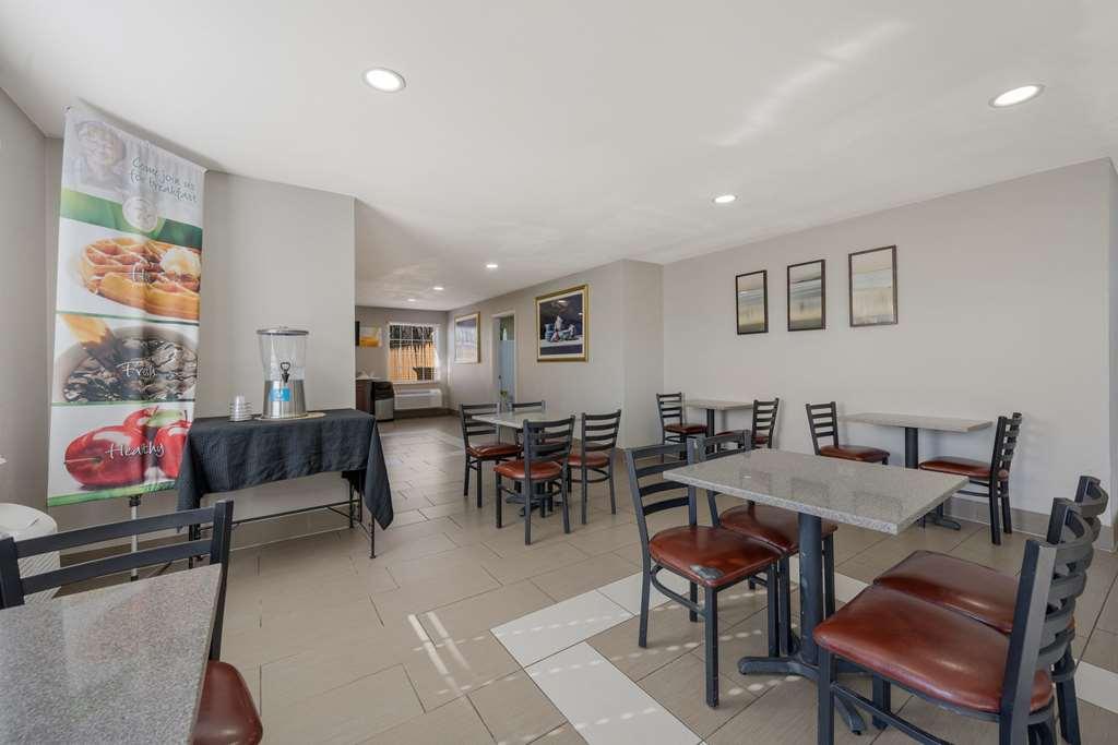 Quality Inn University Area Farmville Restaurant foto